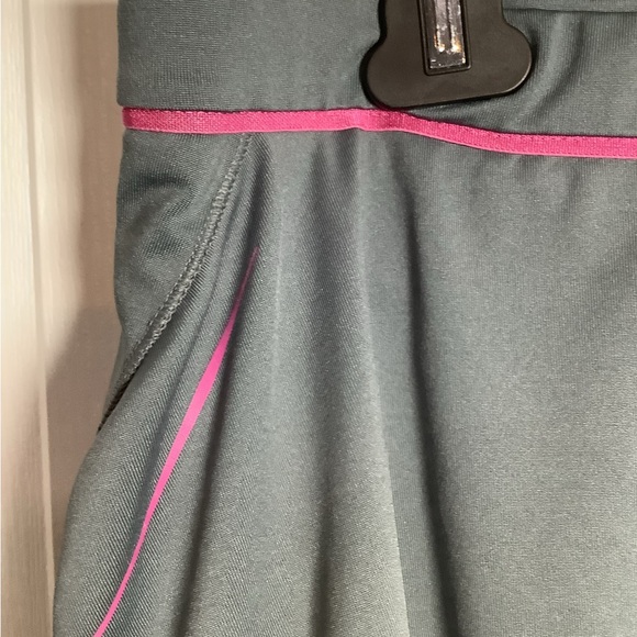 Adidas Supernova skort with contrast pink trim - Picture 6 of 13